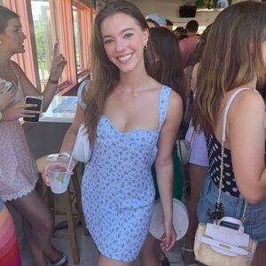 Cute mini dress , perfect for smaller chest women